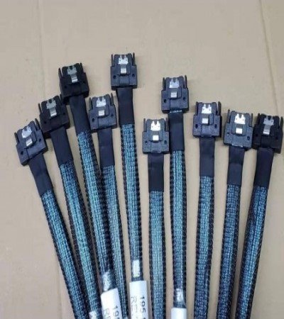 MCIO 38 pos Cool Edge Cables to SFF-8639 cable